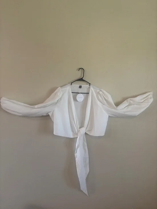 SHEIN White Tie-Front Puff Sleeve Crop Top - Picture 4 of 6